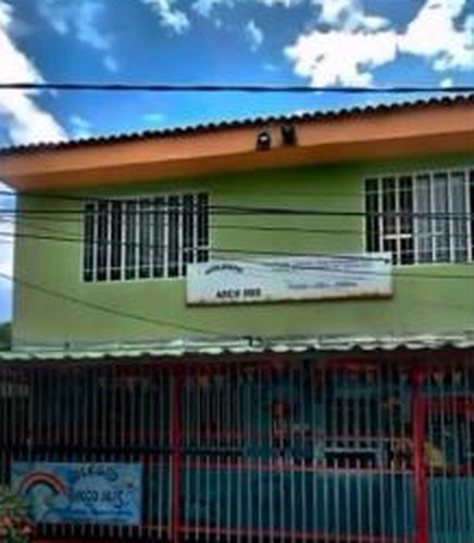 Fachada del Colegio Arco Iris en la Calle 37